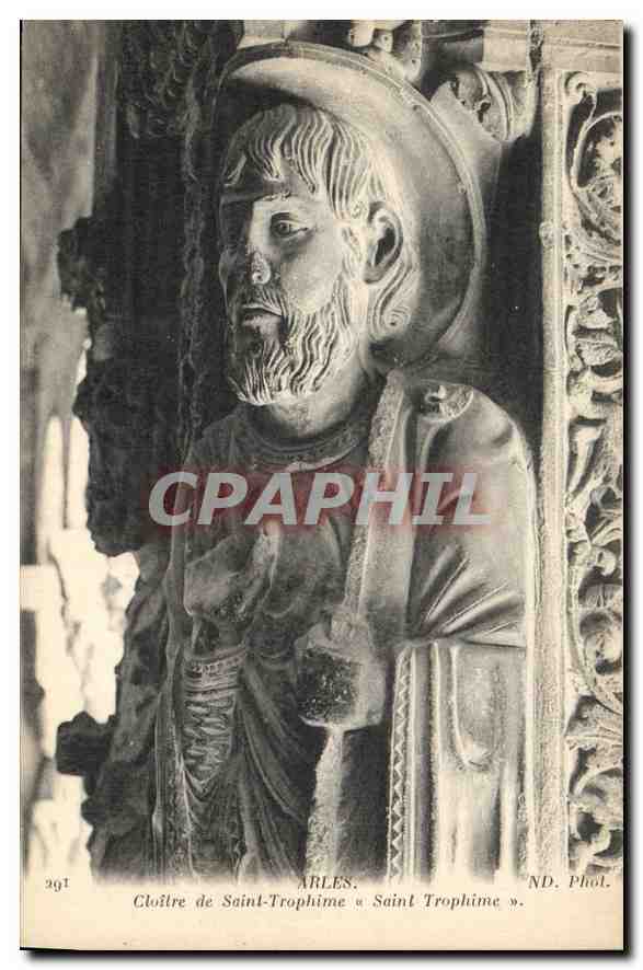 Cloître de Saint-Trophime — Statue de Saint Trophime — ND. Phot.