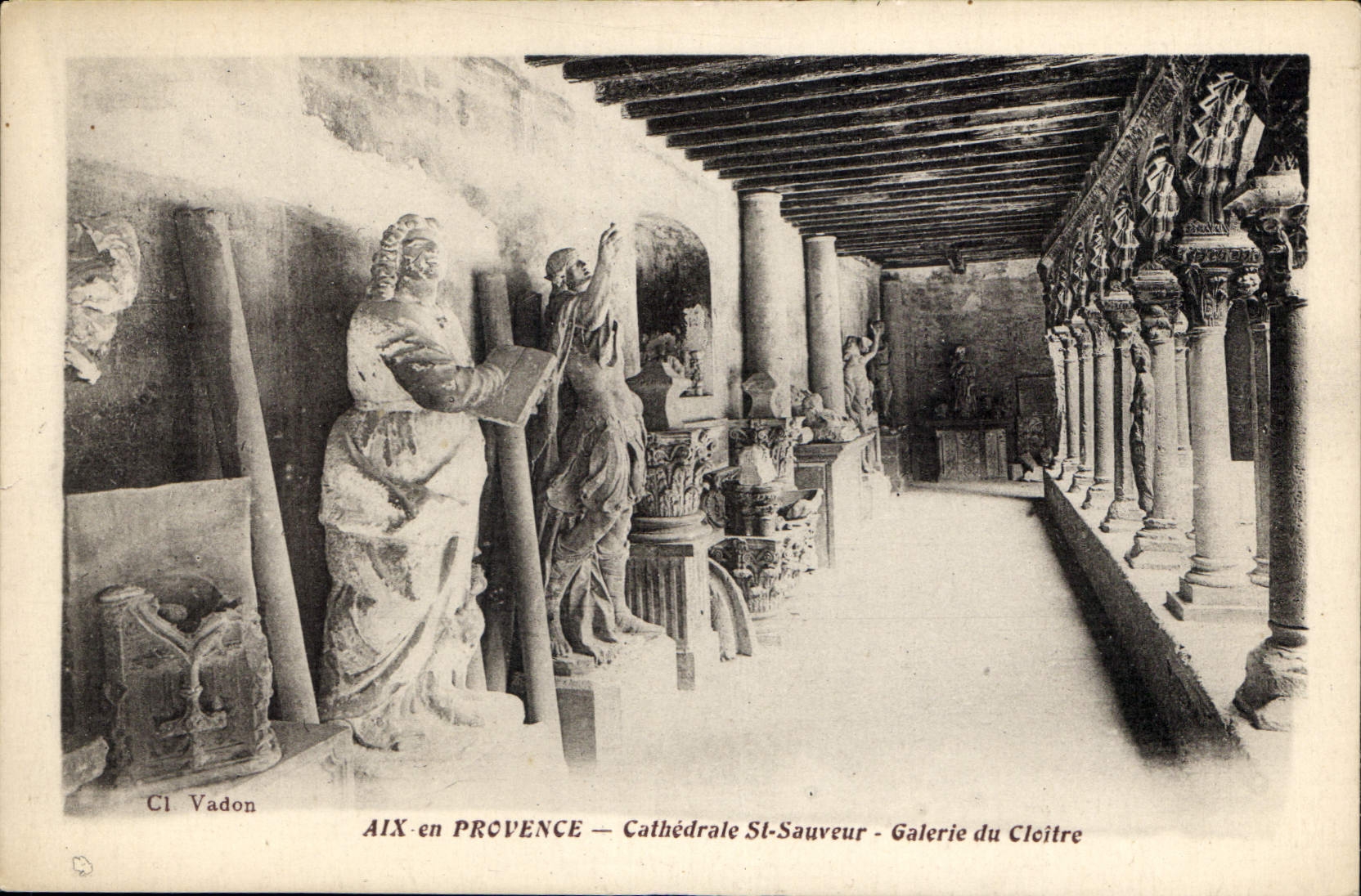 AIX-en PROVENCE — Cathédrale St-Sauveur — Galerie du Cloître