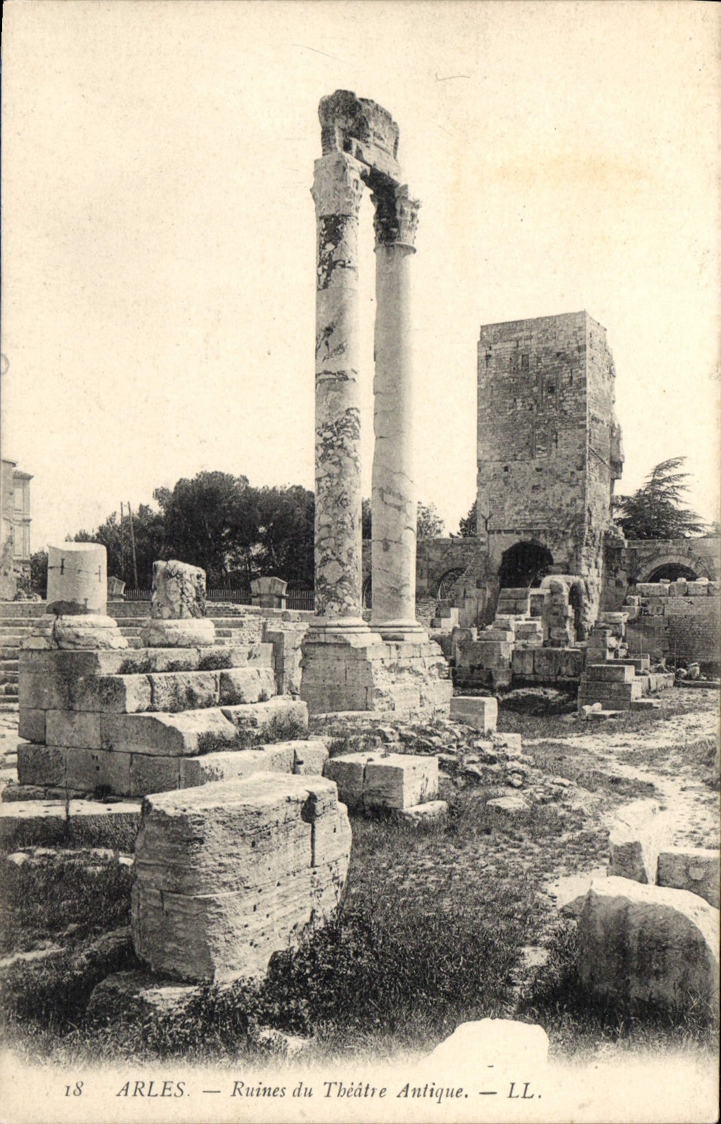 Arles — Ruines du Théâtre Antique — LL. n°18