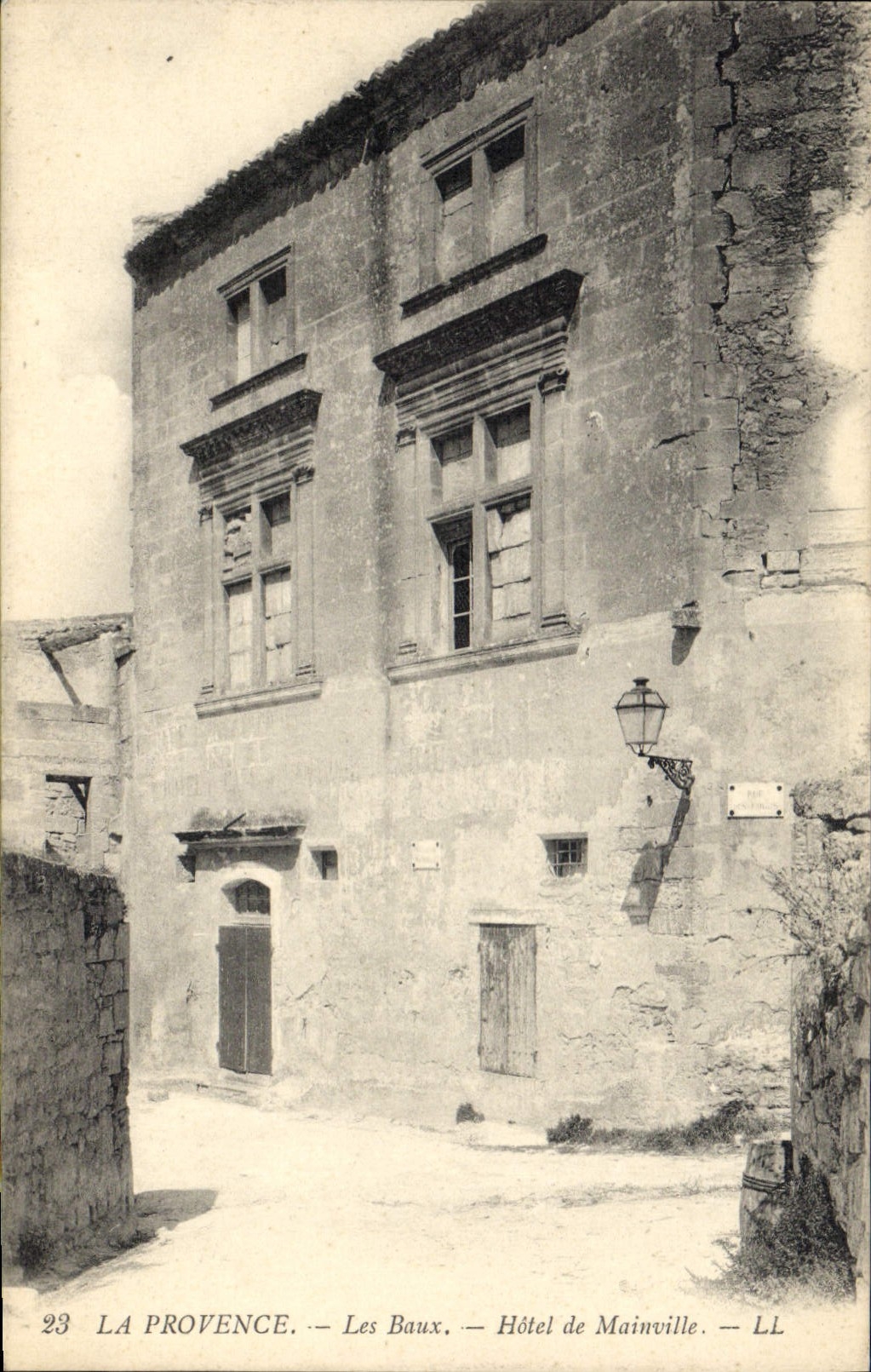 Les Baux — Hôtel de Mainville — LL