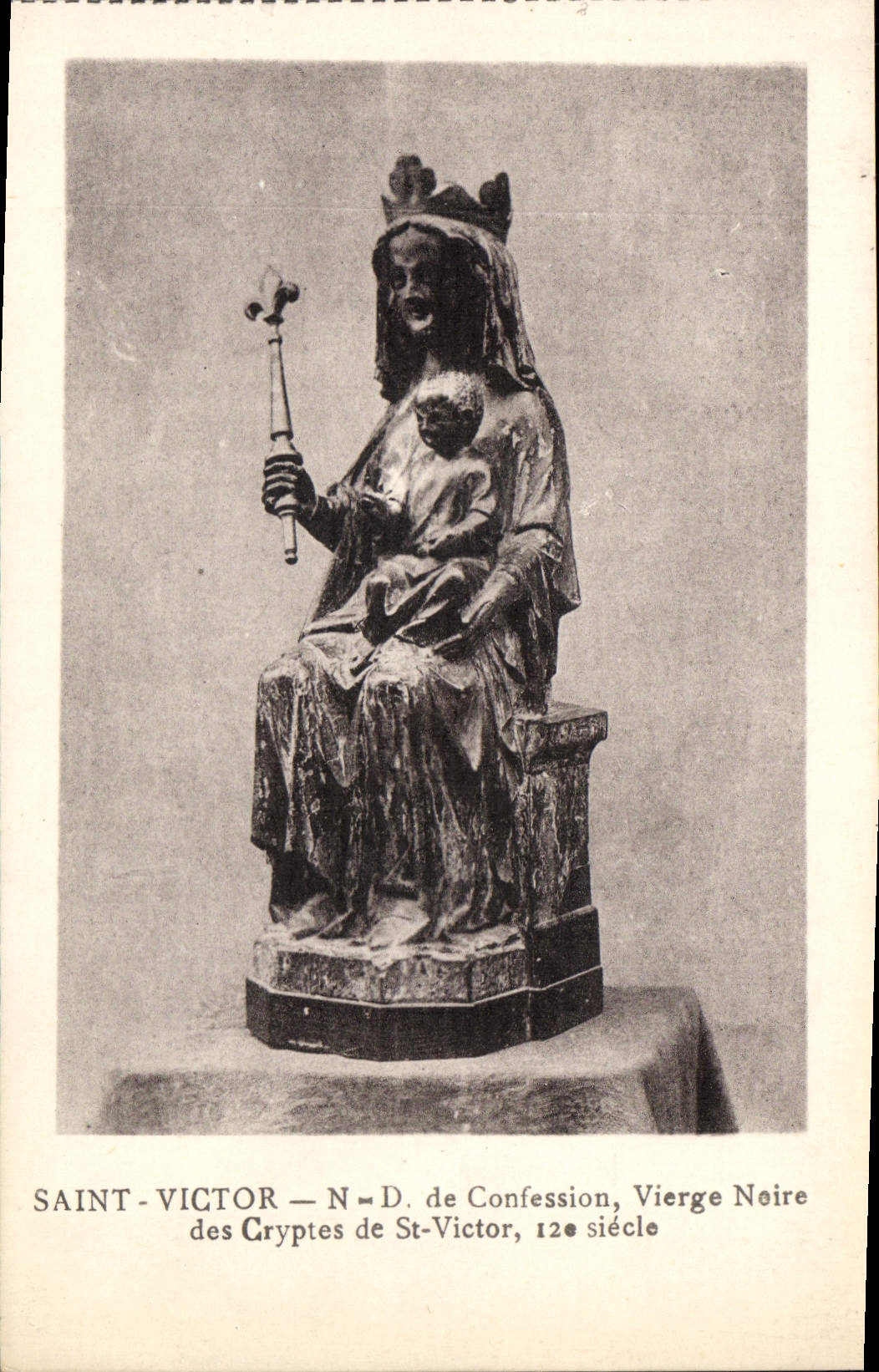 CPA Saint Victor N d de Confession Vierge Noire des Cryptes de St Victor 12e Siecle 