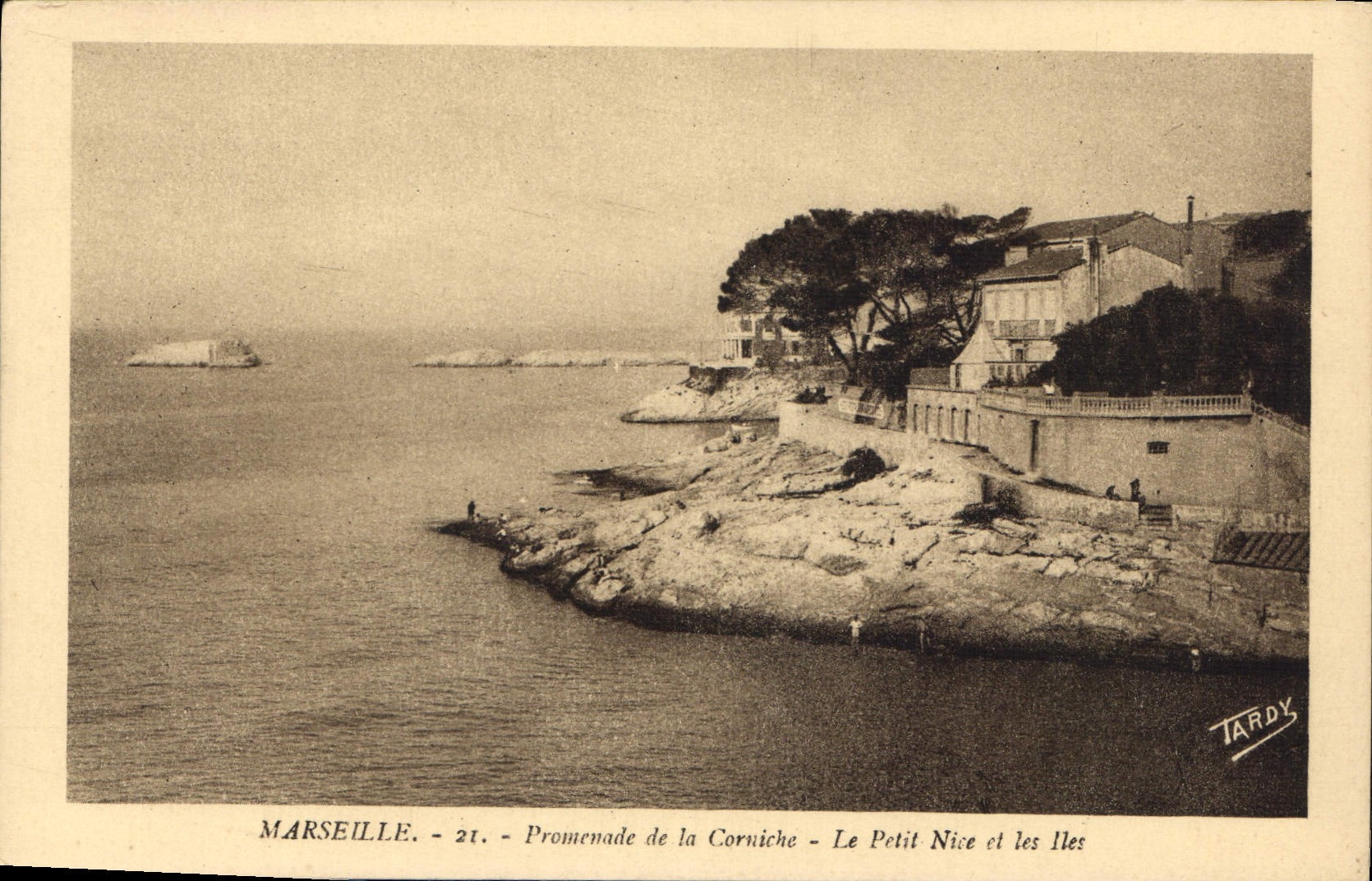 CPA Marseille Promenade de la corniche le Petit Nice et les Iles 