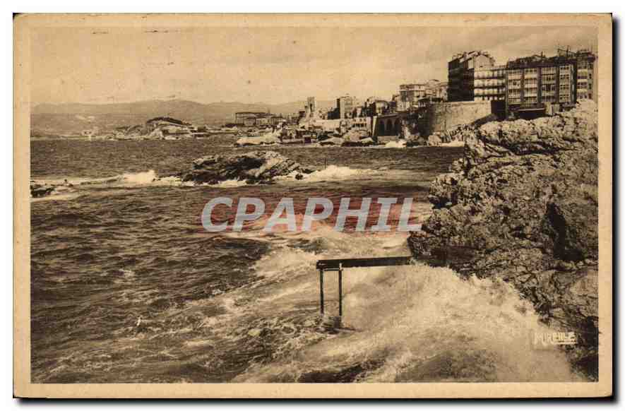 CPA Marseille un Coin de la Corniche 