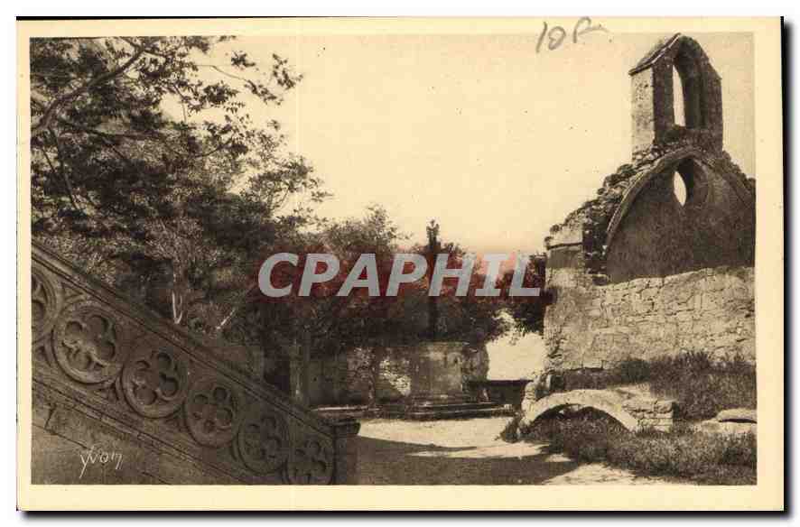 CPA Paysages et Pierre de Provence les Baux B du R Place de l'Eglise et Chapelle des Penitents XVI s
