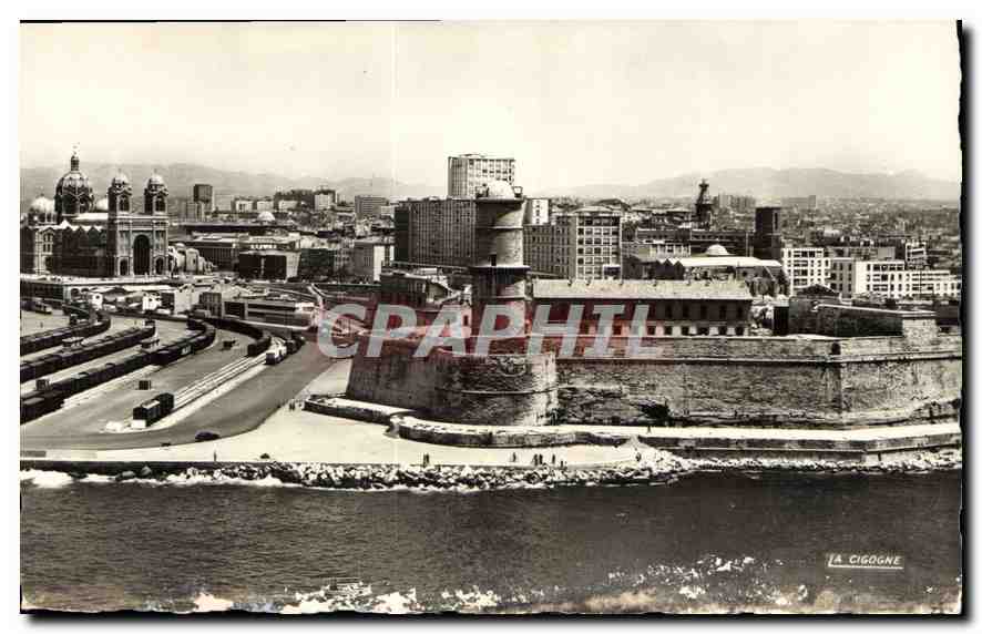 CPA Marseille B du R le Fort Saint Jean et la Cathedrale 