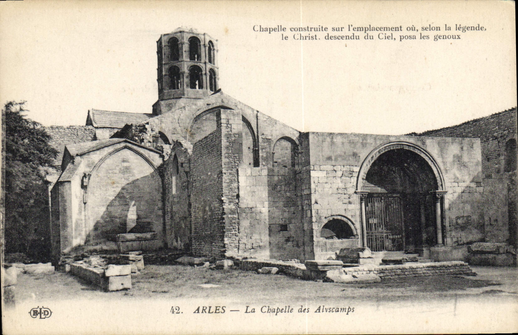 CPA Arles la Chapelle des Alyscamps 