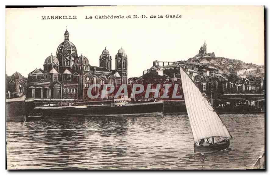 CPA Marseille la Cathedrale et N D de la Garde Bateaux