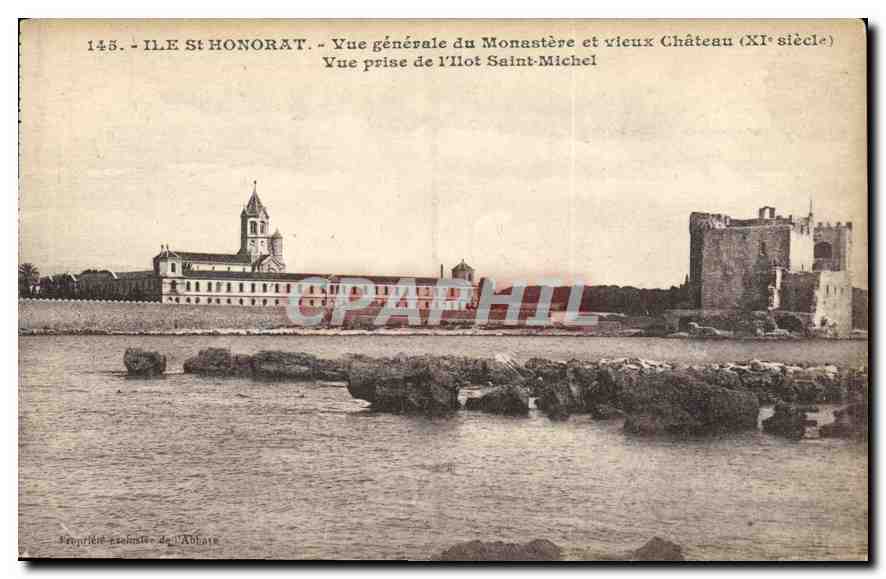 CPA Ile St Honorat vue generale du Monastere et Vieux Chateau XI siecle vue prise de l'Ilot Saint Mi