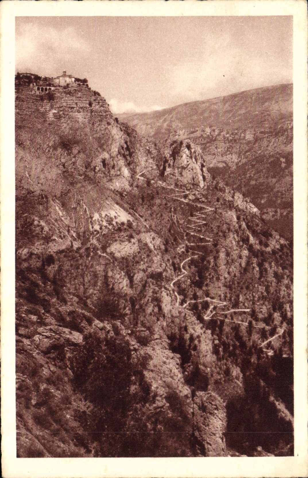 Le Village et le Sentier du Paradis — Gourdon — Éditeur G. Braun & Cie, Nice