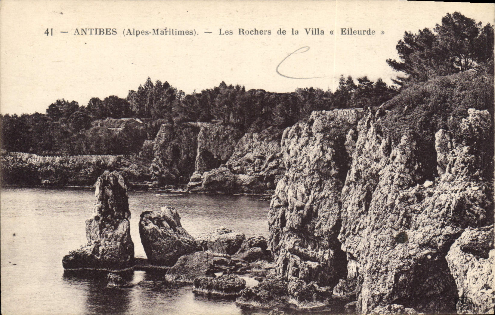 CPA Antibes Alpes Maritimes les Rochers de la Villa Eileurde 