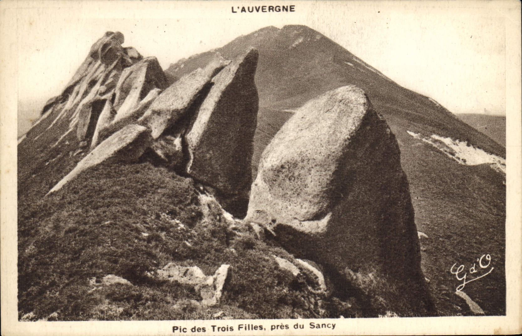CPA L'Auvergne Pic des Trois Filles pres du Sancy 