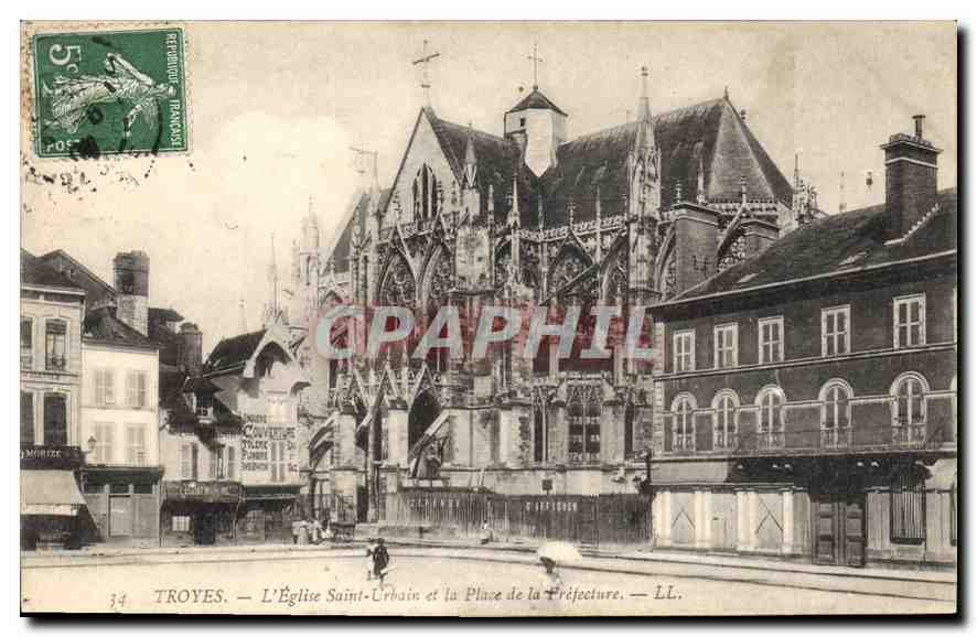 CPA Troyes l'Eglise Saint Urbain et la Place de la Prefecture 