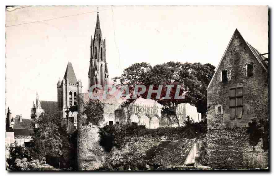 CPA Senlis Oise la Cathedrale et les Ruines du Chateau 