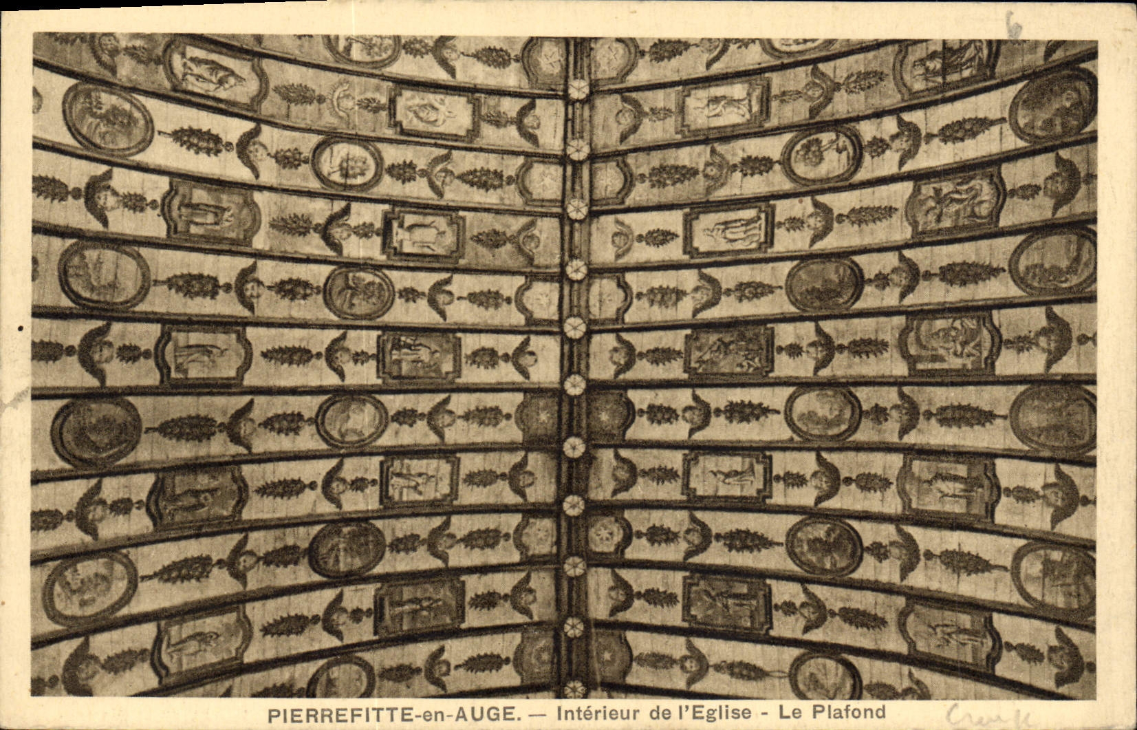 CPA Pierrefitte en Auge Interieur de l'Eglise le Plafond 