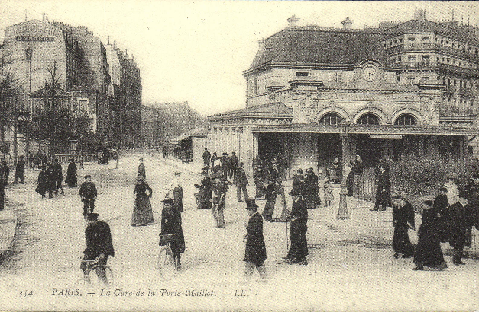 REPRO Paris La Gare de la Porte Maillot 