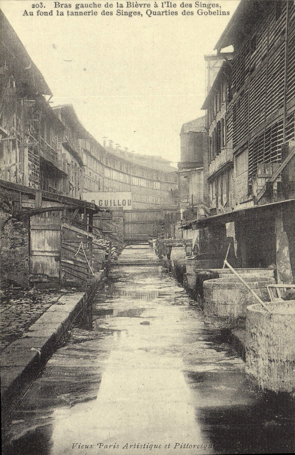 Bras gauche de la Bièvre à l'Île des Singes — Quartier des Gobelins — Éditeur : Guillo — N° 203