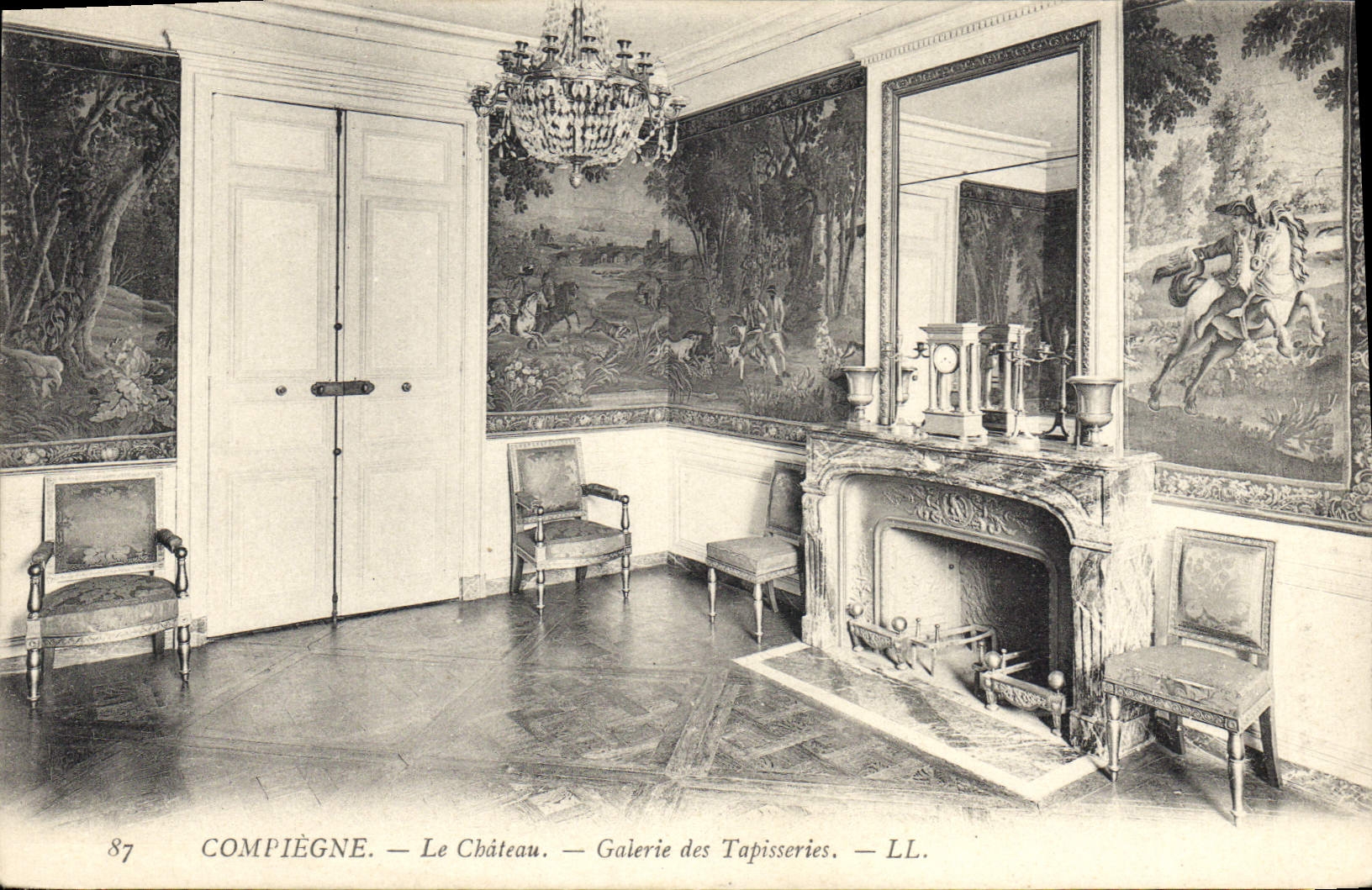 CPA Compiegne Le Chateau Galerie des Tapisseries 