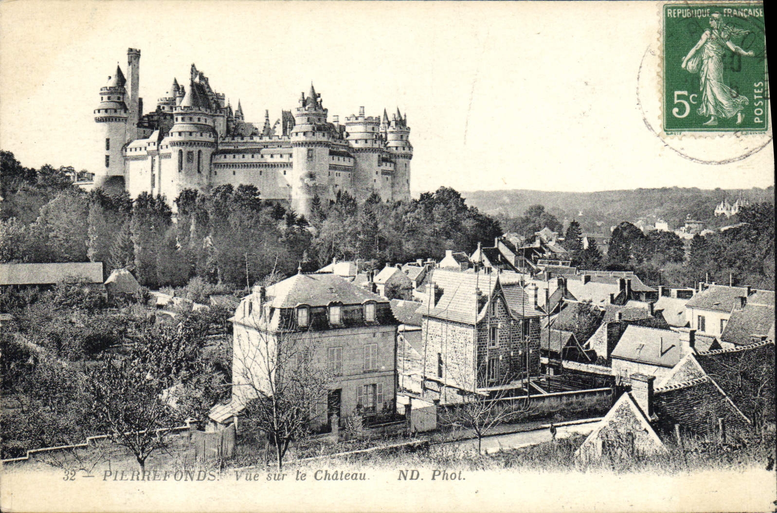 Pierrefonds — Vue sur le Château — ND. Phot.