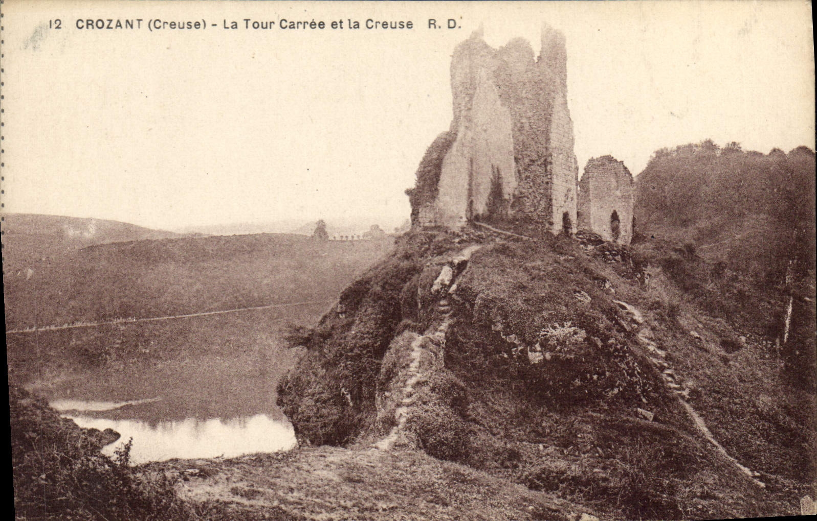 Crozant (Creuse) - La Tour Carrée et la Creuse - R. D.