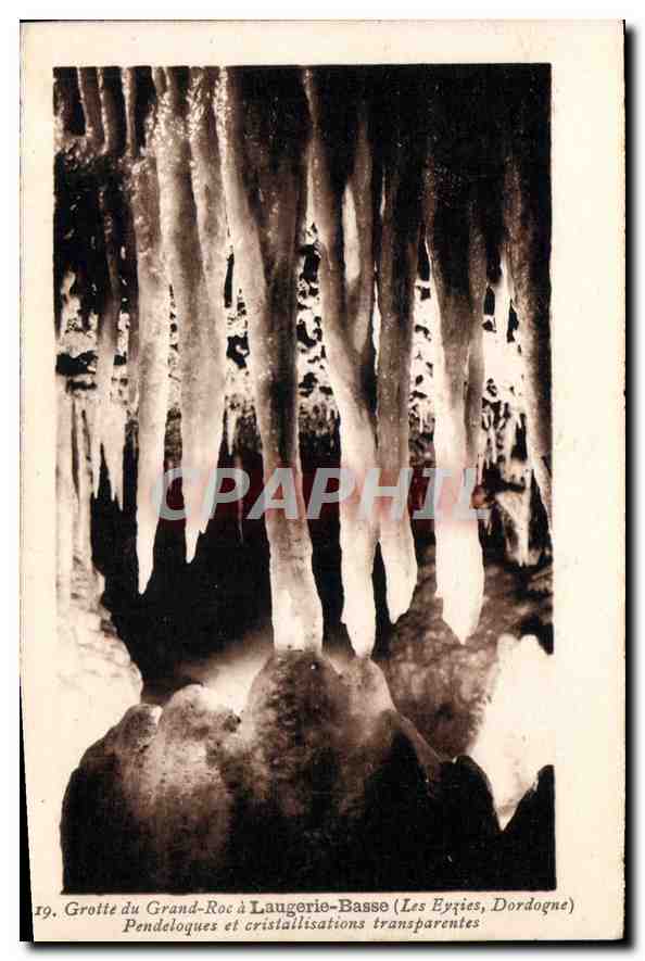 Grotte du Grand-Roc à Laugerie-Basse — Pendeloques et cristallisations transparentes — Les Eygues, Dordogne