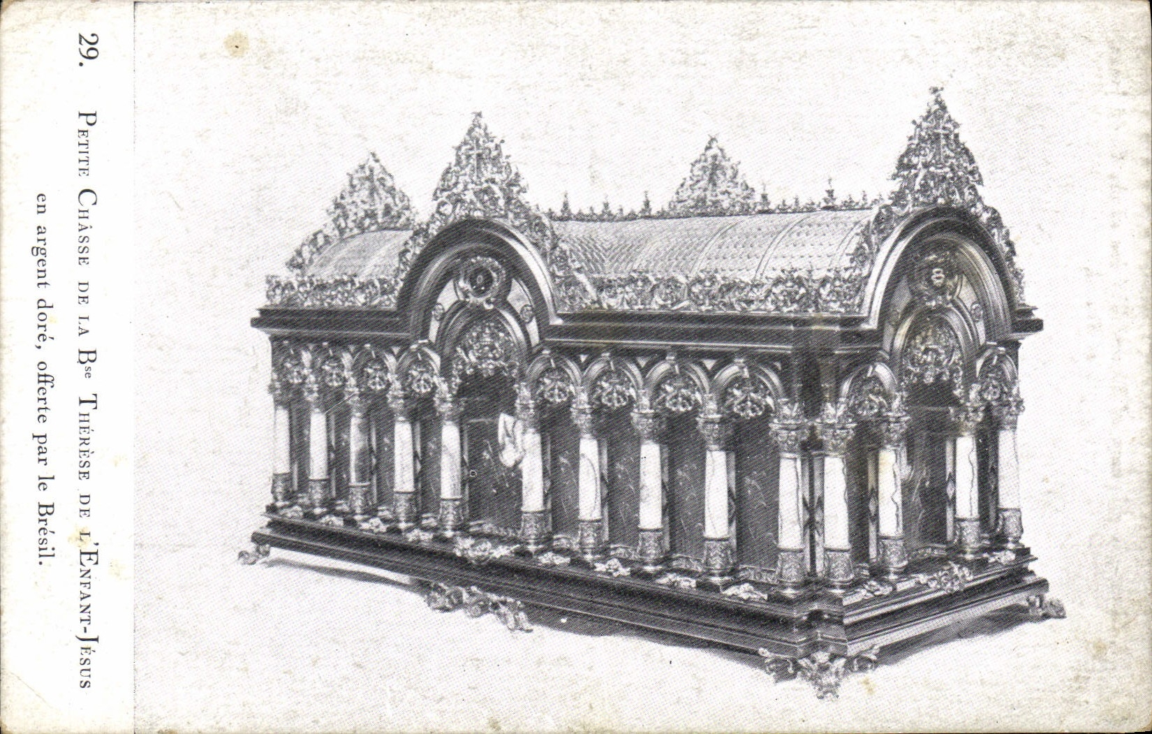 Petite Châsse en argent doré de la Béthérèse de l'Enfant-Jésus — offerte par le Brésil — n°29