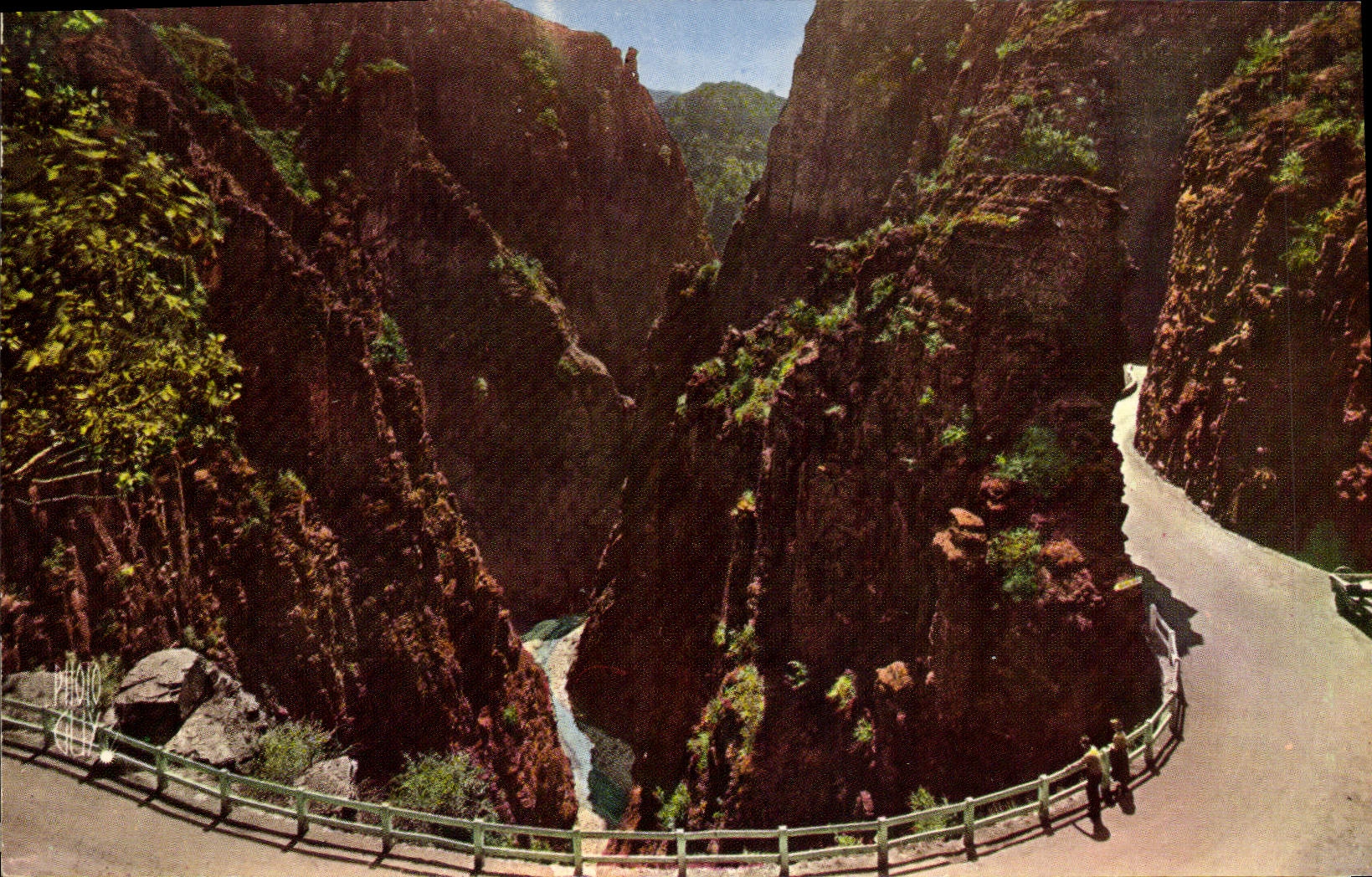 Gorges de Daluis — Le Point de Vue — Editions Photoguy