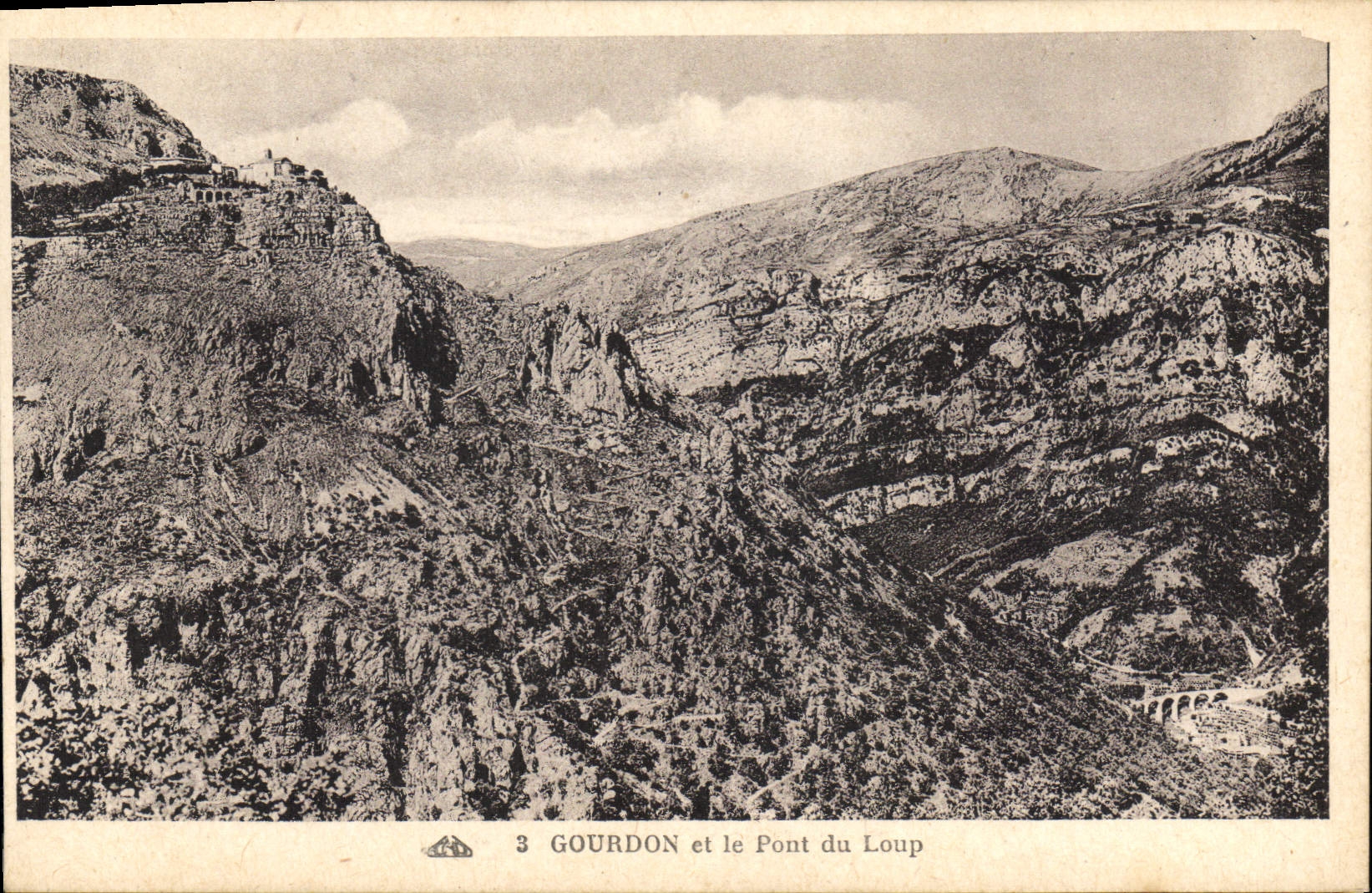 Gourdon et le Pont du Loup — vue panoramique — CPA n°3