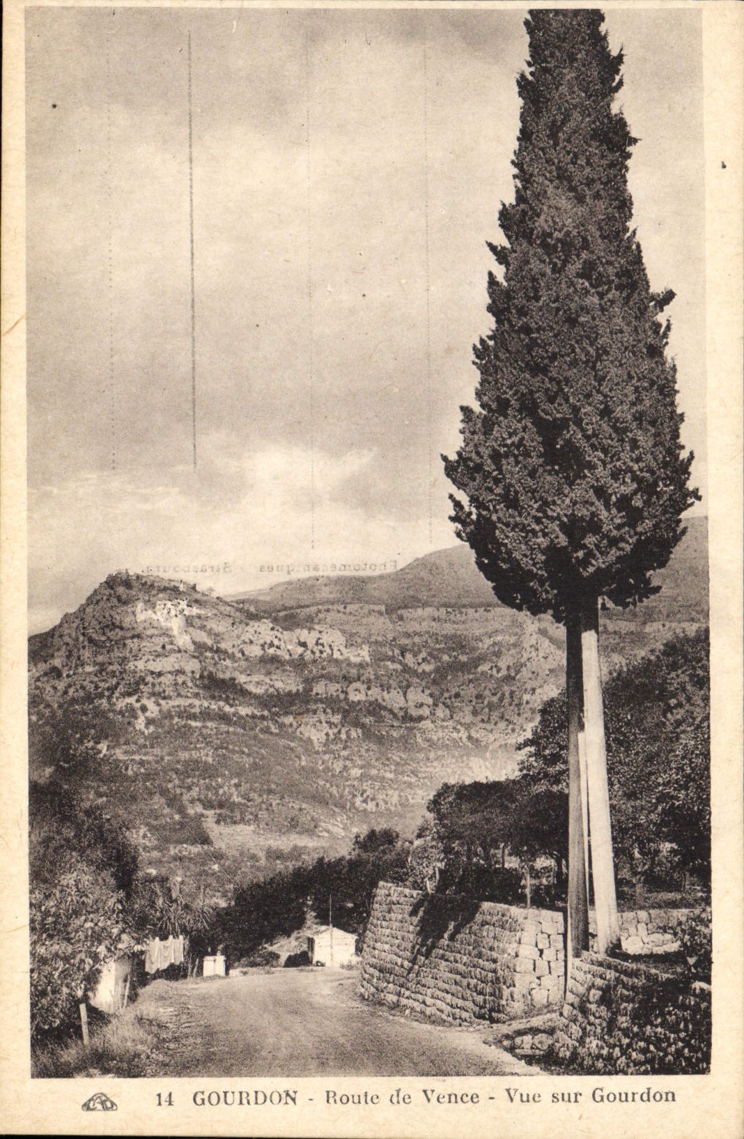 Gourdon - Straße nach Vence - Ansicht von Gourdon — Verlag: Anonymer Fotograf, Nr. 14