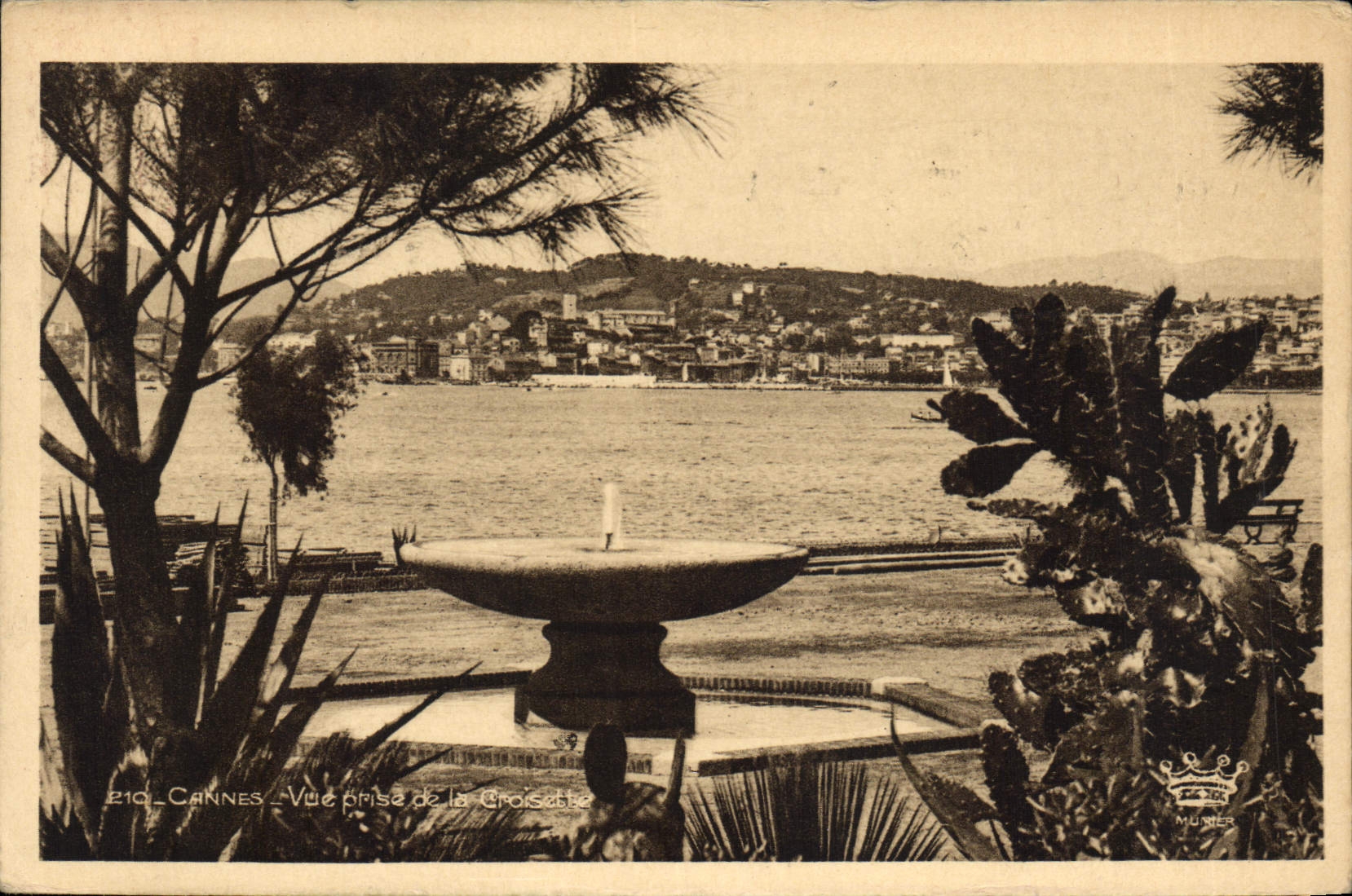 Cannes — Vue prise de la Croisette — Munier, n°210