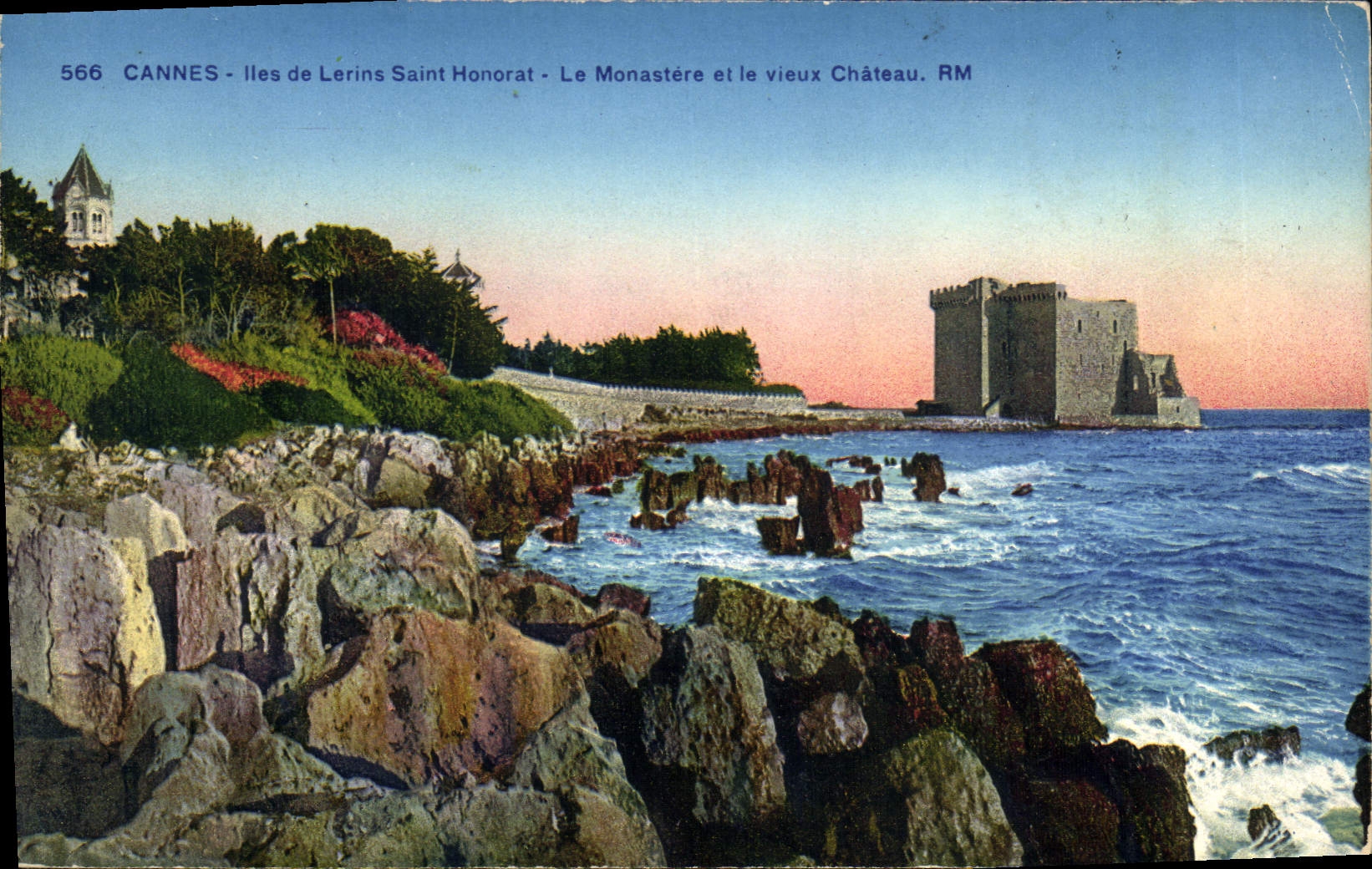 CANNES - Îles de Lerins Saint Honorat - Le Monastère et le vieux Château. RM