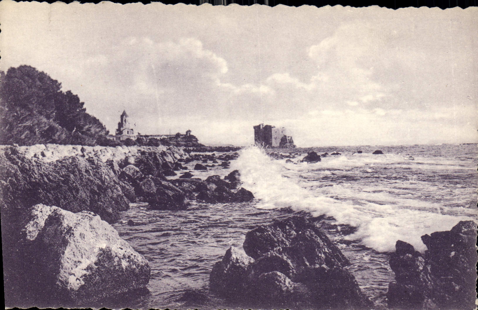 Le Château de Saint-Honorat — Île de Lérins — Éditeur : Paris