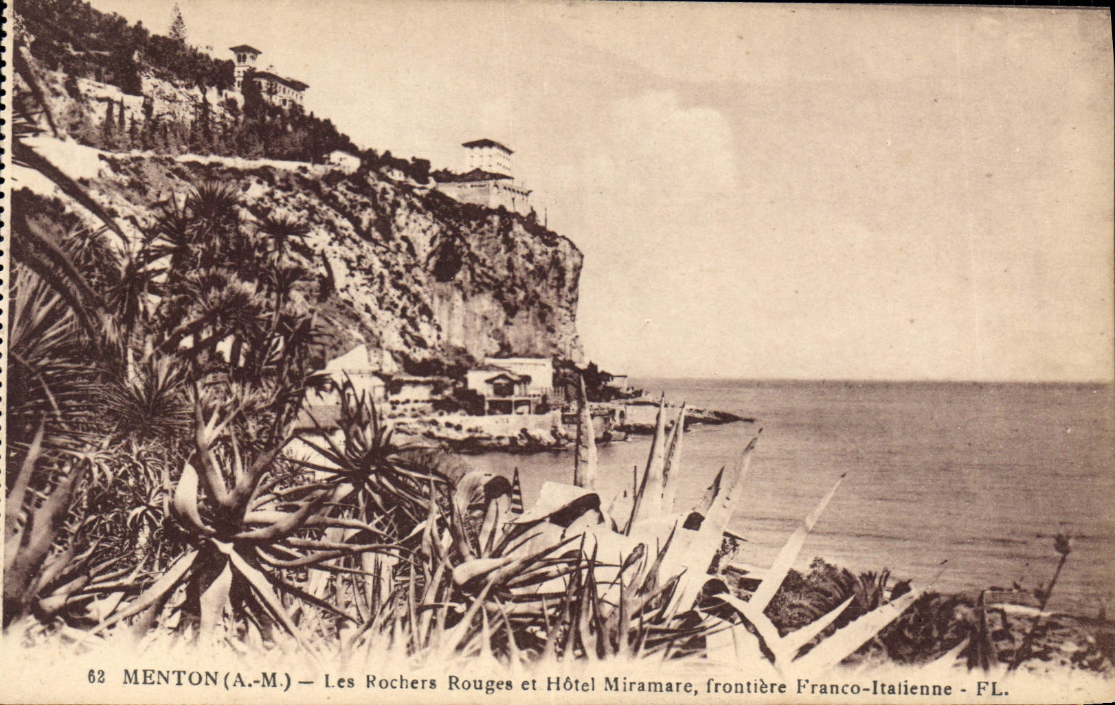 Menton (A.-M.) — Les Rochers Rouges et Hôtel Miramare, frontière Franco-Italienne — FL.