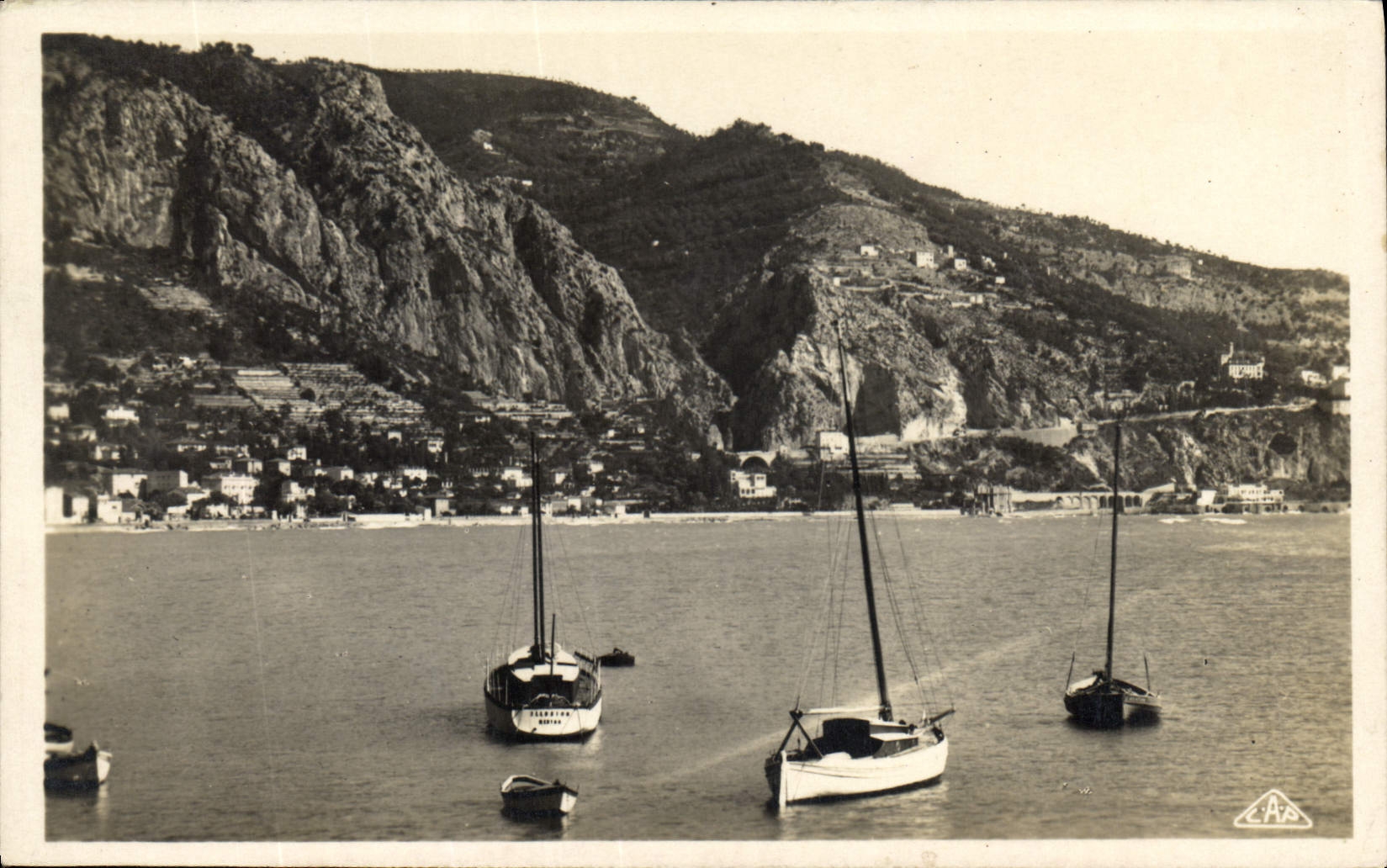 Menton — Le Port — Édition HENIN et CREISSEL, Menton