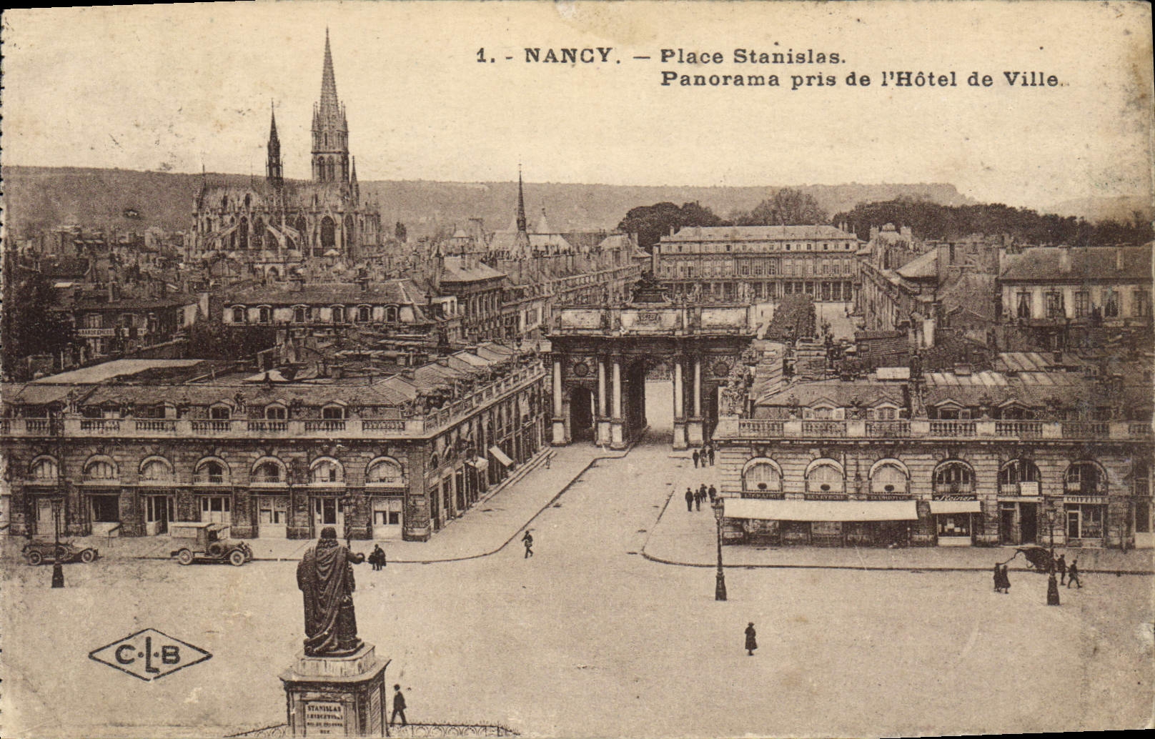 NANCY — Place Stanislas — Panorama pris de l'Hôtel de Ville. Éditeur C-L-B.