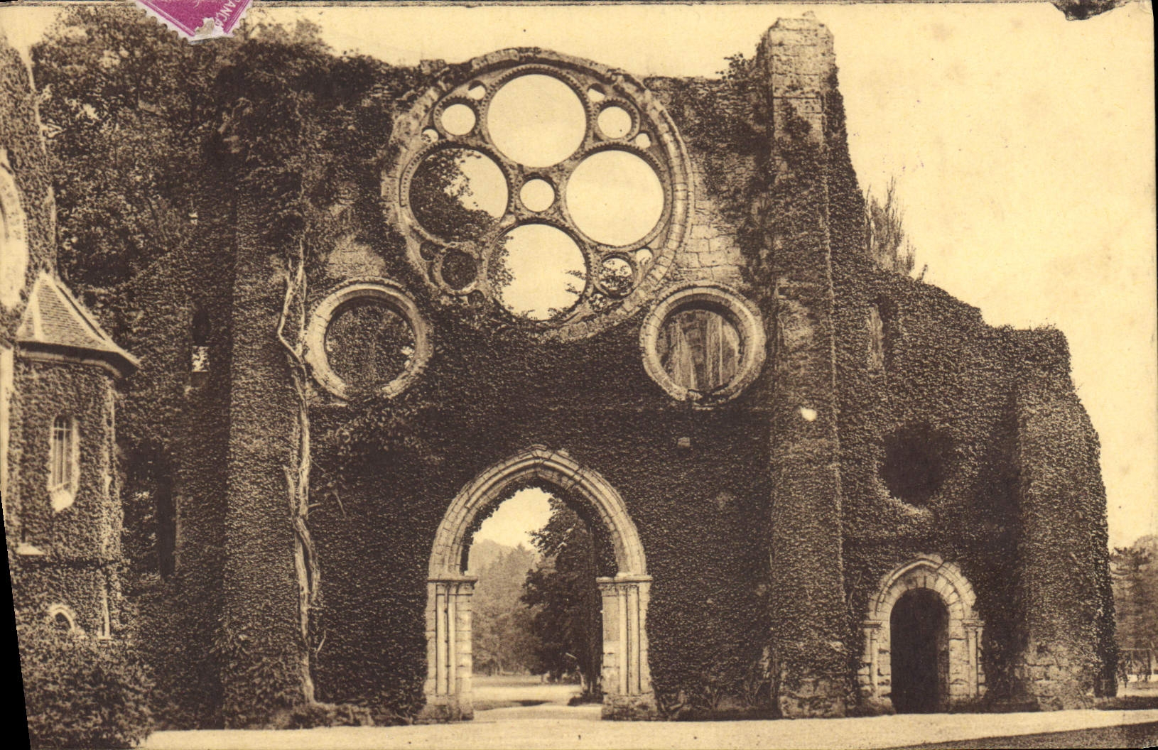 Abbaye des Vaux-de-Cernay — Façade de l'église — S.&O.