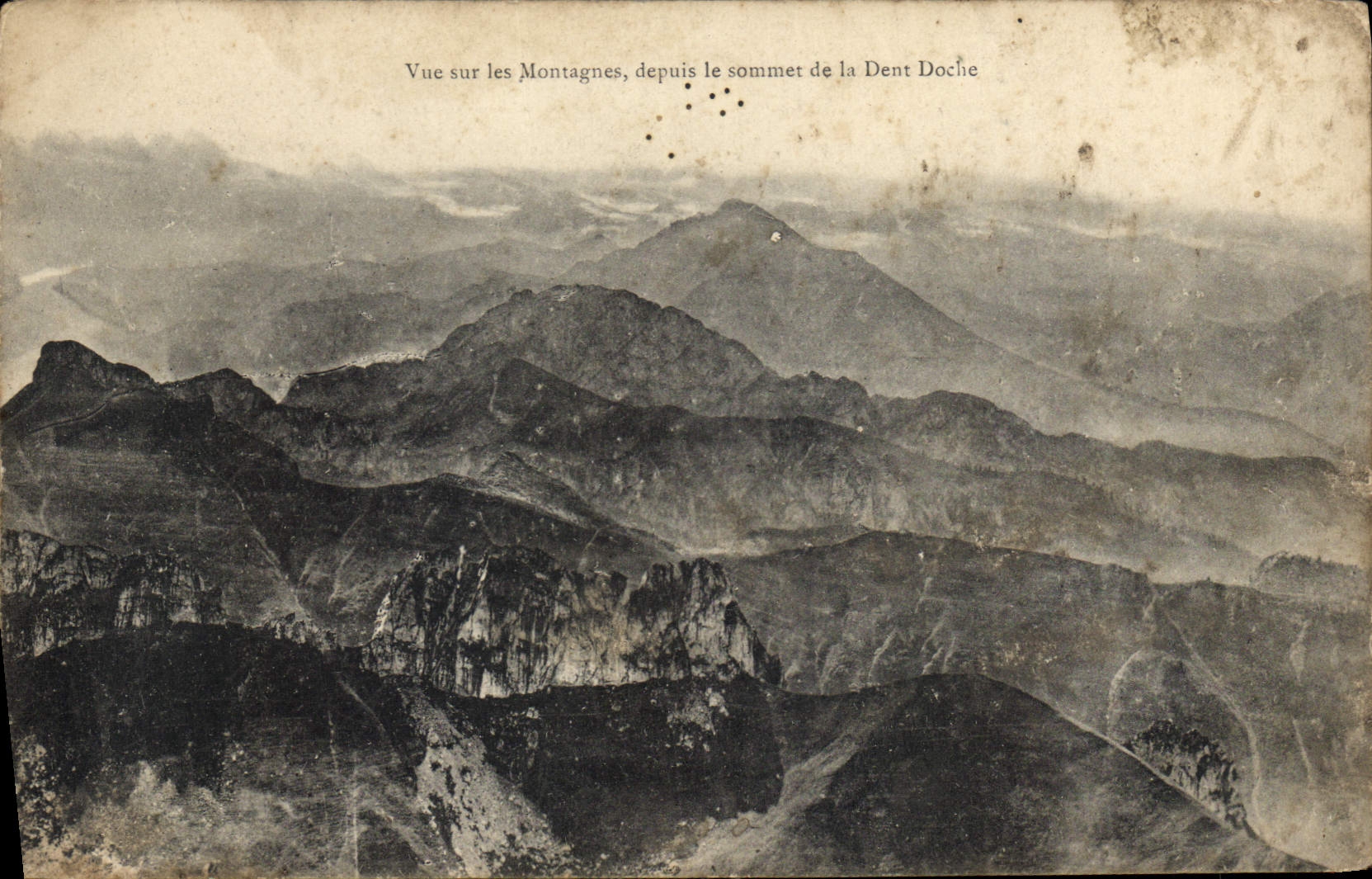 Vue sur les Montagnes, depuis le sommet de la Dent Doche — éditeur non visible