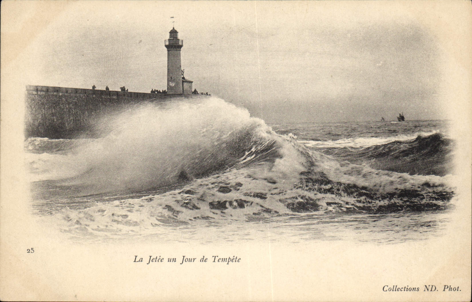 CPA La Jetee un Jour de Tempete Phare
