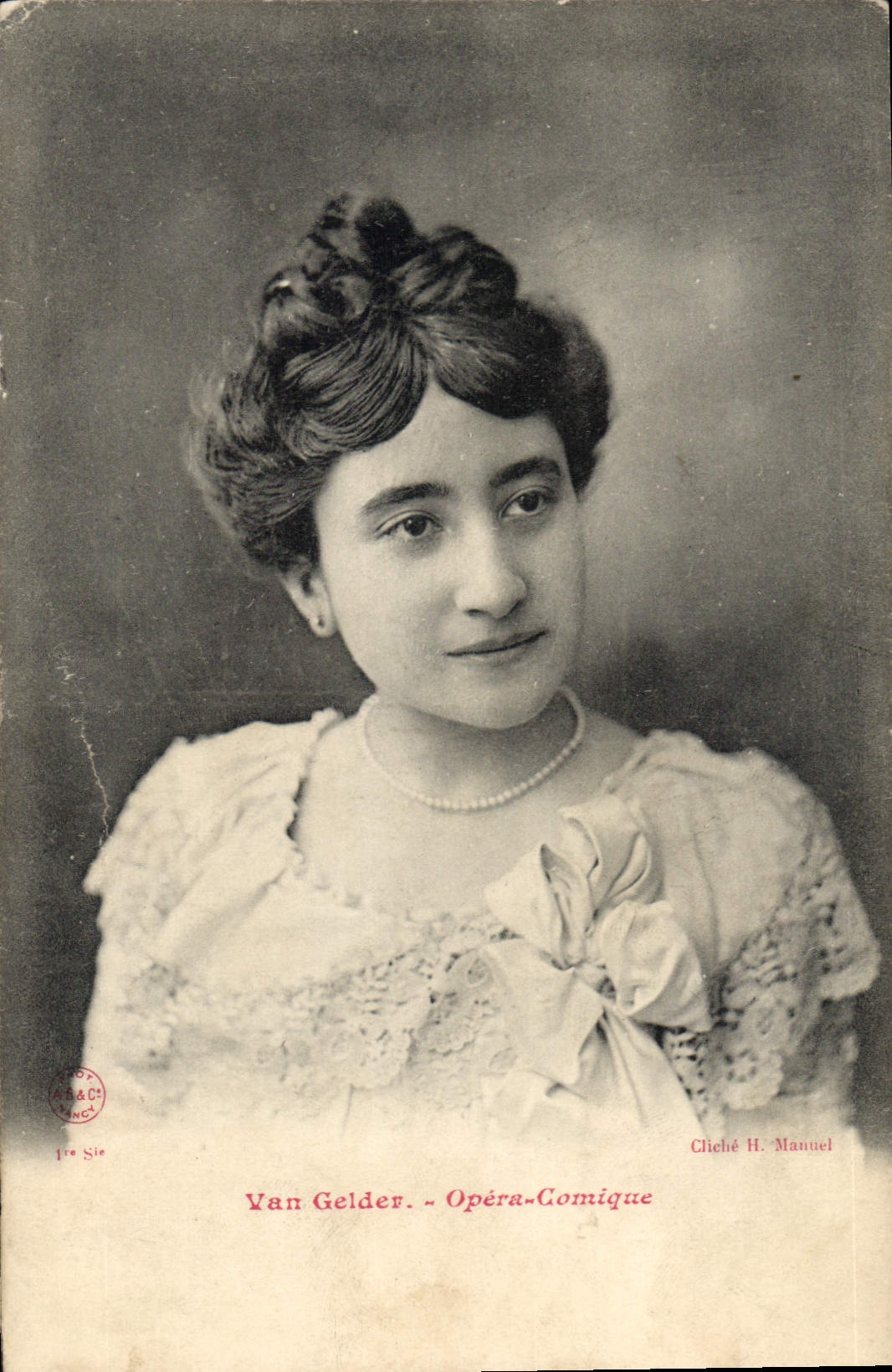 Mme Van Gelder — Opéra-Comique — Cliché H. Mannuel