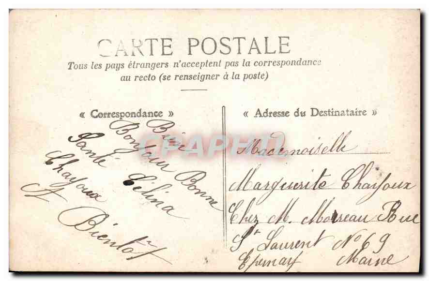 Femme souriante entourée de grappes de raisin — Affection sincère — PC 429 — Reverso