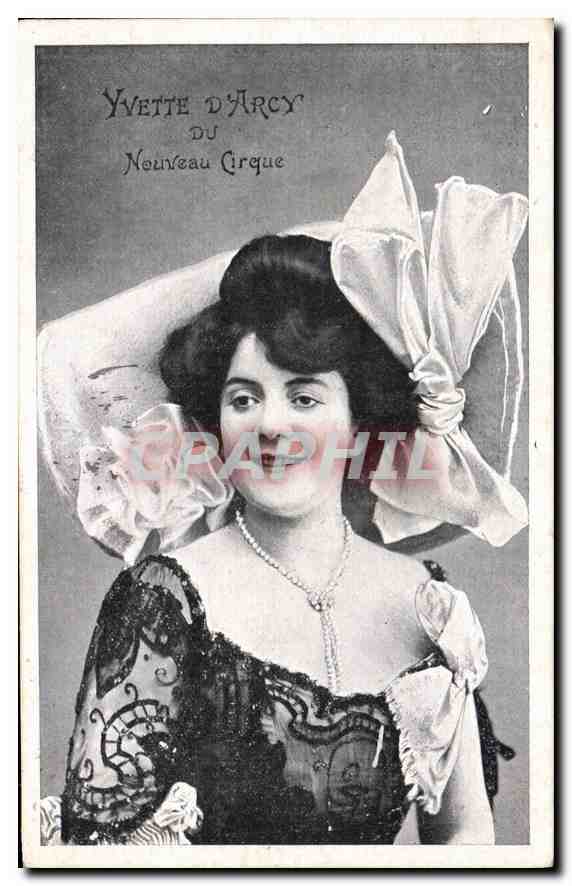 CPA Yvette d'Arcy du Nouveau Cirque Femme