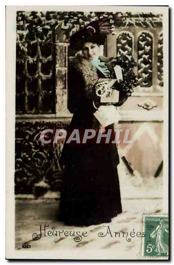 Woman in dark dress and hat — holding a bouquet and a small package — anonymous publisher, n° 3357