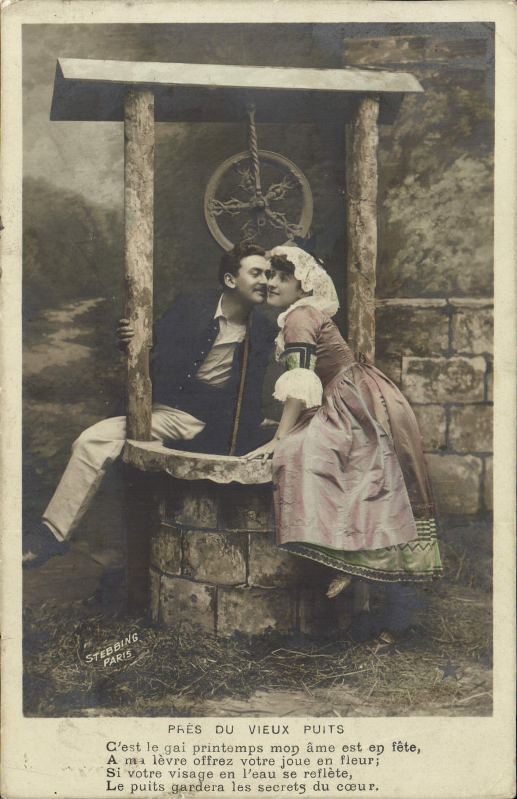 CPA Pres du Vieux Puits Femme
