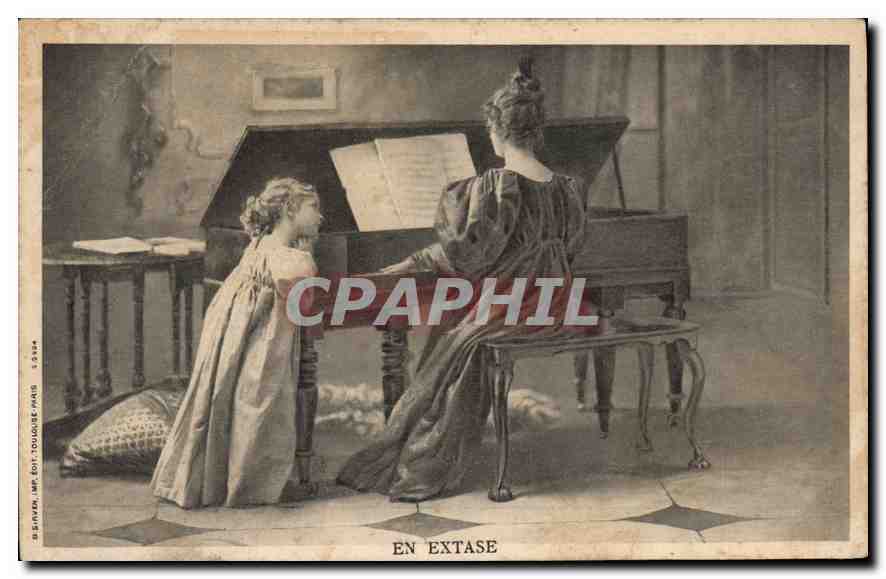 CPA En Extase Enfant Femme Piano