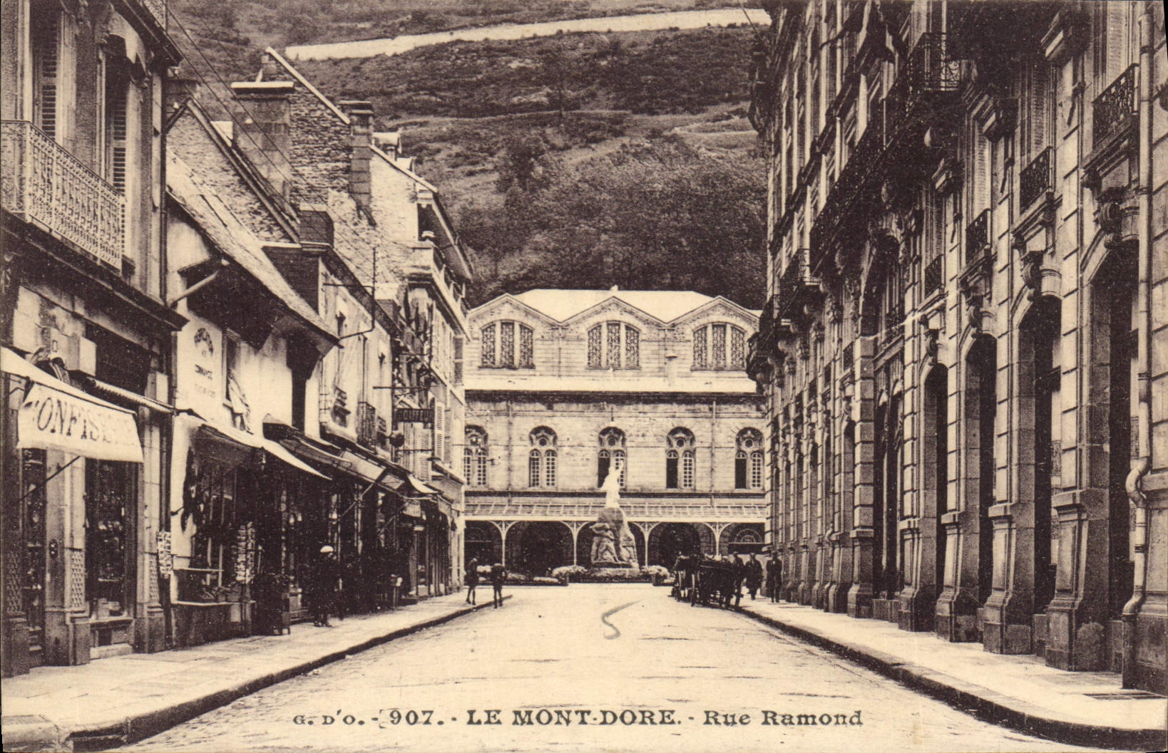 CPA Le Mont Dore Rue Ramond 