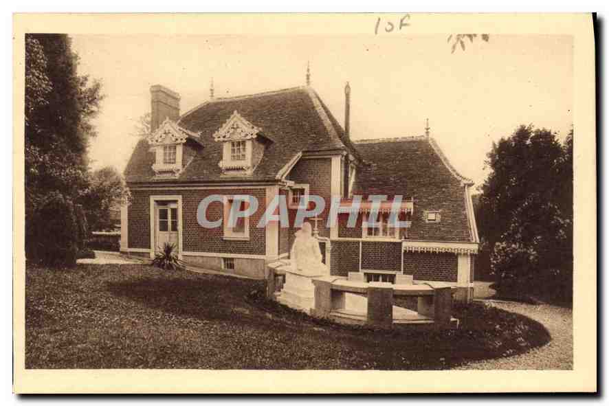 Les Buissonnets — Façade nord prise du grand jardin — éditeur non visible