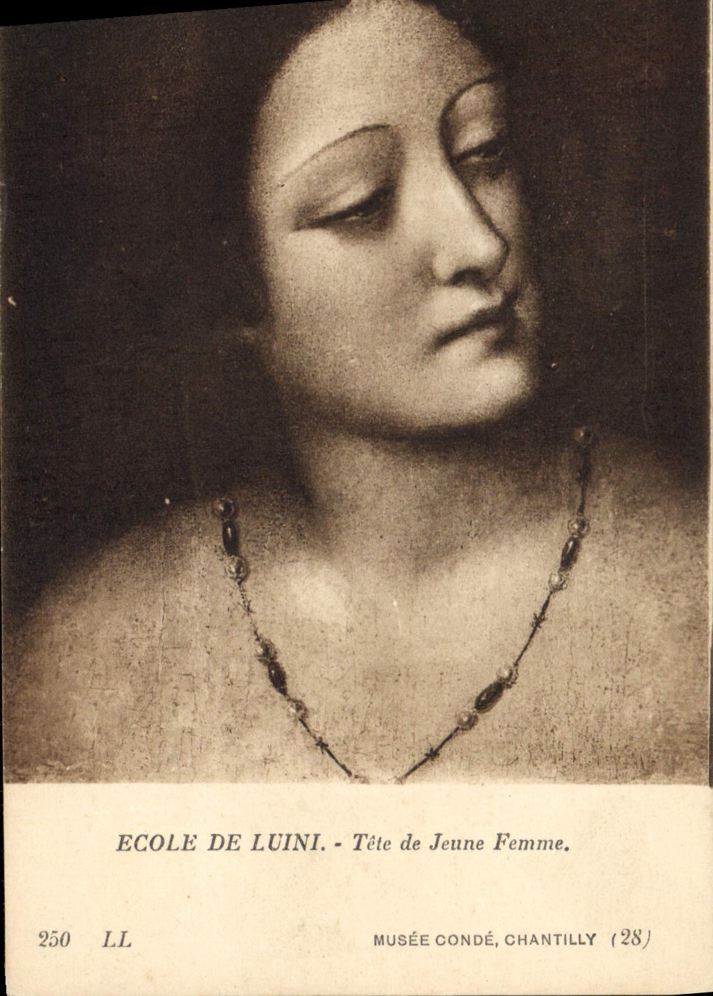 CPA Musee Conde Chantilly Ecole de Luini Tete de Jeune Femme 