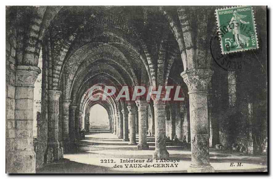 Intérieur de l'Abbaye des Vaux-de-Cernay — Éditeur E. M. — N° 2212