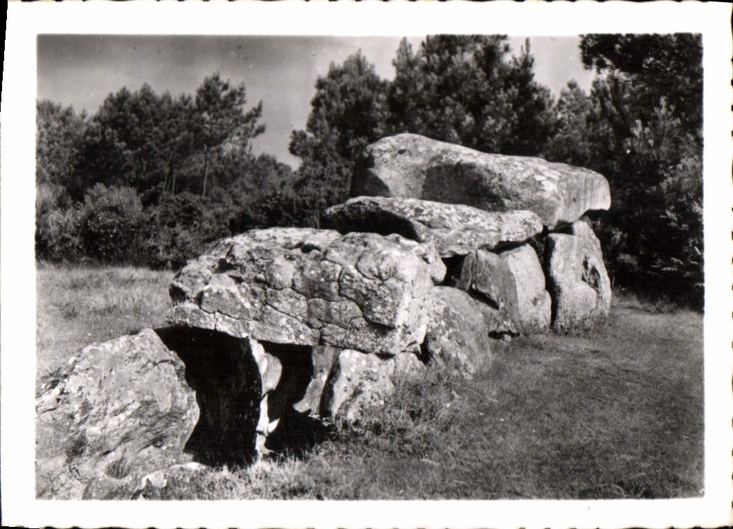 CPM Carnac Morbihan Dolmens de Mane Kerioned formant trois galeries couvertes 