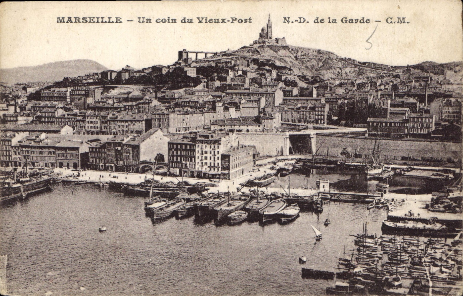 CPA Marseille Un Coin du Vieux Port N D de la Garde 