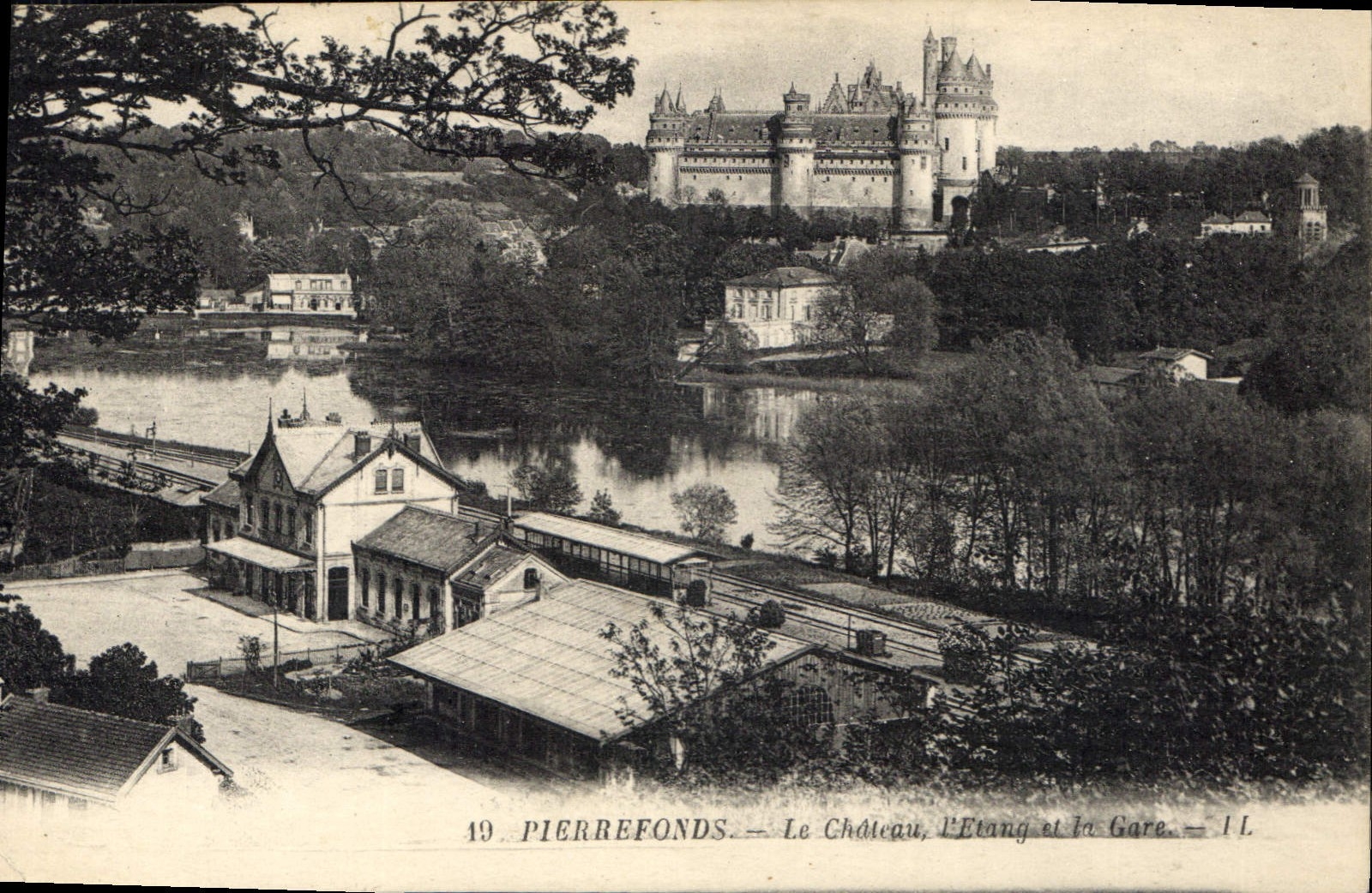 Pierrefonds — The Castle, The Pond and the Station — Léry Fils et Cie, Paris-Vernillies